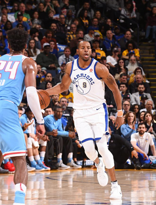 皇家马德里大胜毕尔巴鄂，西甲争冠形势再起波澜（皇马横扫毕尔巴鄂，西甲冠军之争再添变数）