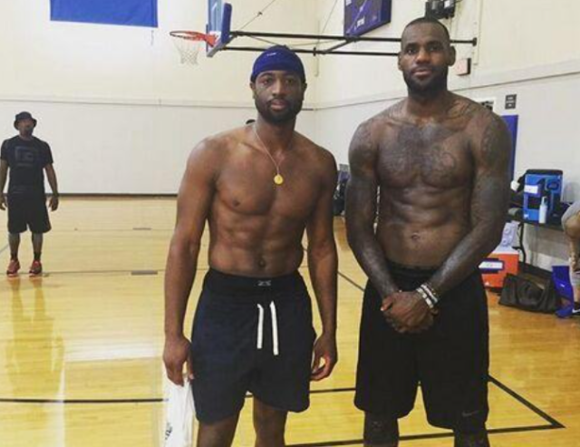 开场16分钟35秒，巴萨遭遇欧冠单场比赛最快的两个丢球（巴萨在欧冠开场16分35秒连丢两球，创单场最快丢球纪录）