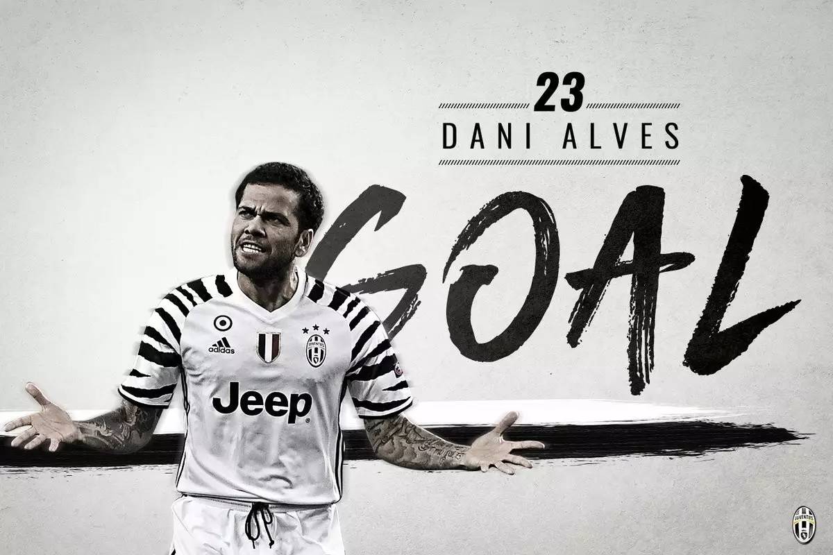 毛彪附体！四川一高校辅导员单刀面对大空门滑倒滚进球网（离谱一幕：四川高校辅导员单刀空门前滑倒，翻滚进球网）