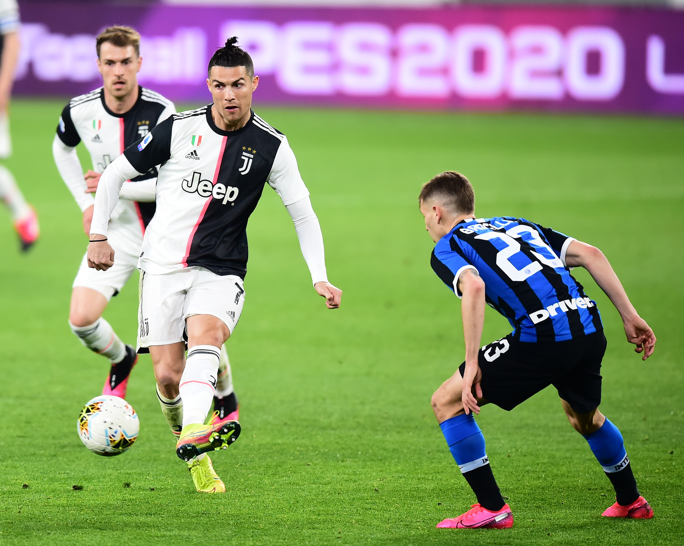 博洛尼亚vs克雷莫内塞：奥尔索利尼、胡安-米兰达首发，瓦尔迪、奥代罗出战（博洛尼亚战克雷莫内塞：奥尔索利尼、胡安-米兰达先发，瓦尔迪与奥代罗登场）