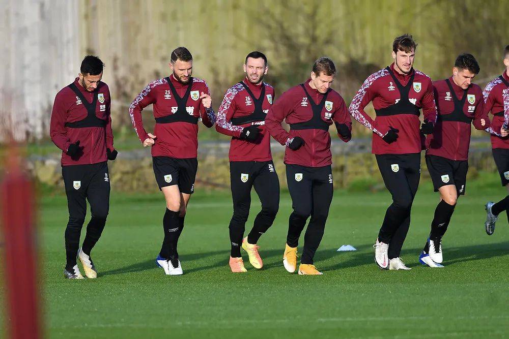 半场战报：热那亚1-1维罗纳，洛伦佐-科隆博建功，拉菲克-贝尔加利破门（半场战况：热那亚1-1维罗纳，洛伦佐-科隆博破门，拉菲克-贝尔加利扳平）