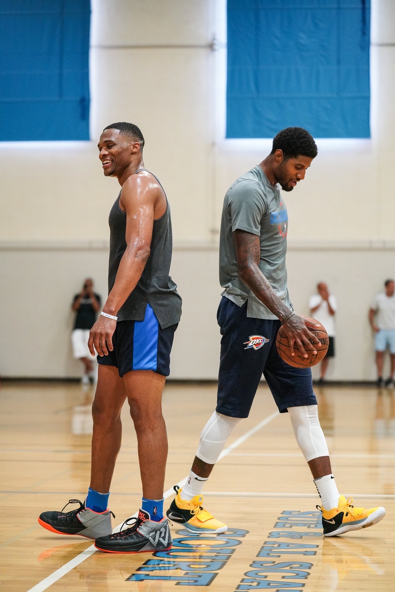 足球法甲豪门官宣新门将加盟（法甲豪门官方宣布签下新门将）