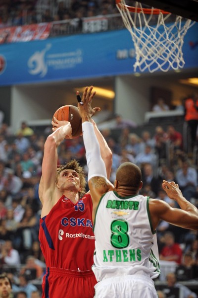 都体：凯利主动放弃休息日加紧恢复；卡瓦尔恢复进度稍慢一些（都体：凯利为加速康复主动放弃休息日；卡瓦尔恢复进展略显缓慢）