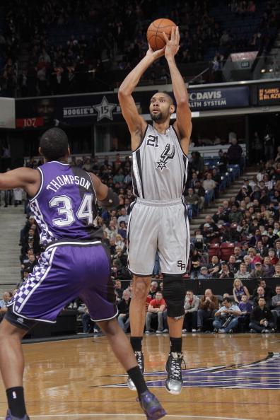 中场核心跑动全场第一，数据炸裂（中场大脑全场跑动第一，数据爆棚）