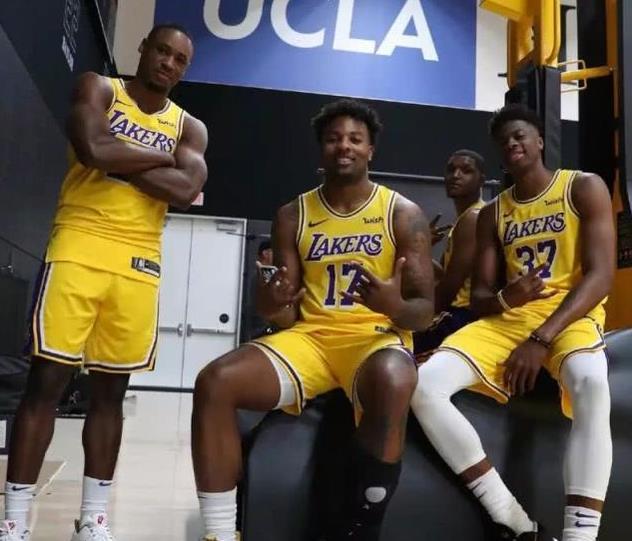 记者：阿隆索打破皇马传统，在自家训练基地进行欧冠赛前备战（记者称阿隆索打破皇马惯例，欧冠赛前改在自家基地备战）