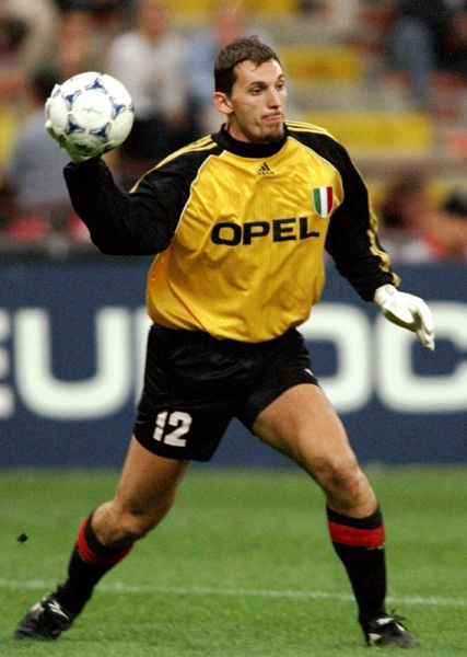 斯洛特执教利物浦联赛突破100分仅用48场，追平队史纪录（斯洛特率利物浦联赛48战斩获100分，追平队史纪录）