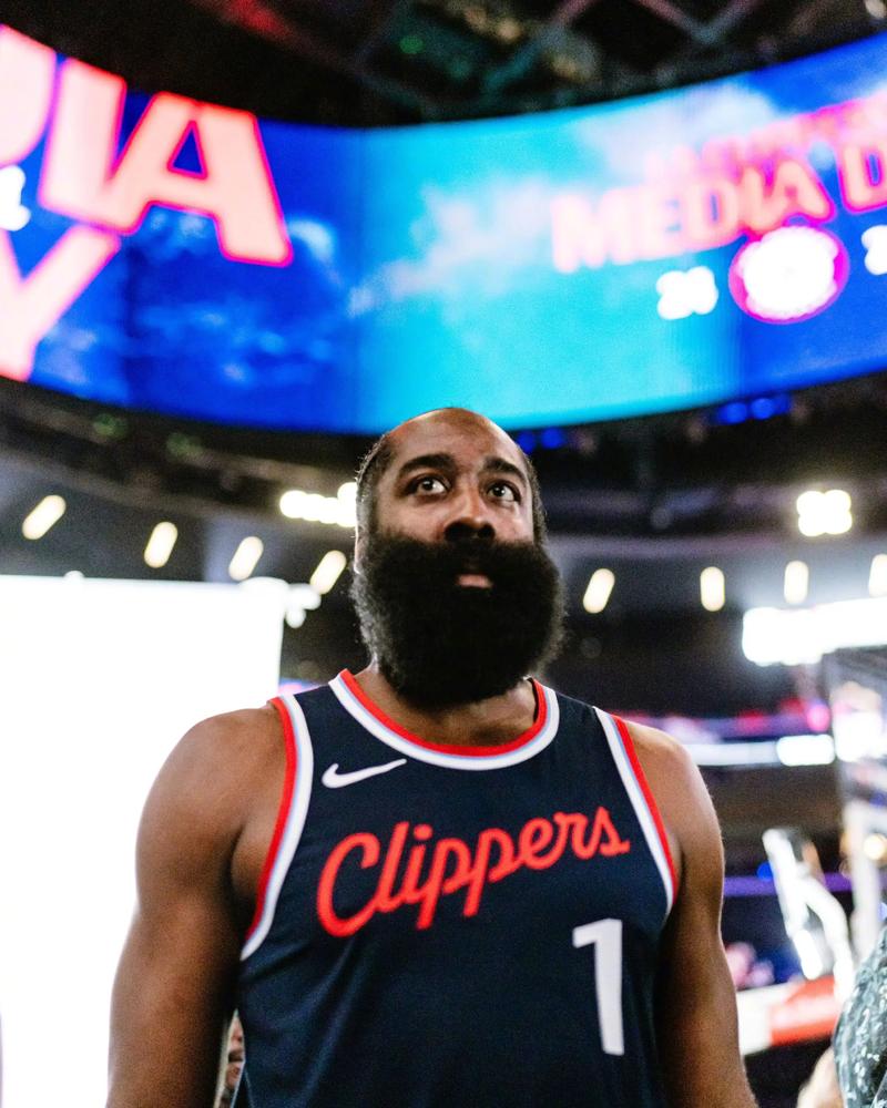 法尔克：拜仁想把努贝尔卖给英超俱乐部，但他的高薪会是问题（法尔克：拜仁拟将努贝尔出售至英超，高薪或成交易障碍）