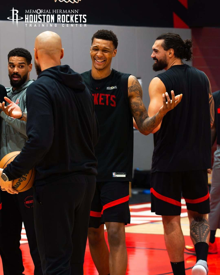 意媒：小斯坦科维奇获比利时联赛十月最佳球员，国米密切关注（意媒称小斯坦科维奇荣膺比甲10月最佳，国米持续关注）