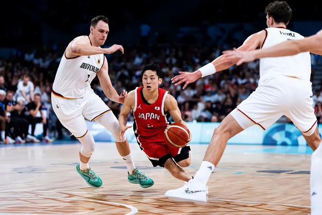 追上咱们盐城的足球巨星了，蒯纪闻还有苏超的队员们（与盐城足球巨星齐名，蒯纪闻联袂苏超队员）