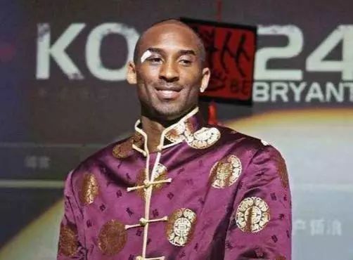 篮球NBA球队球员转会谈判进行中（NBA多队球员转会谈判正酣）