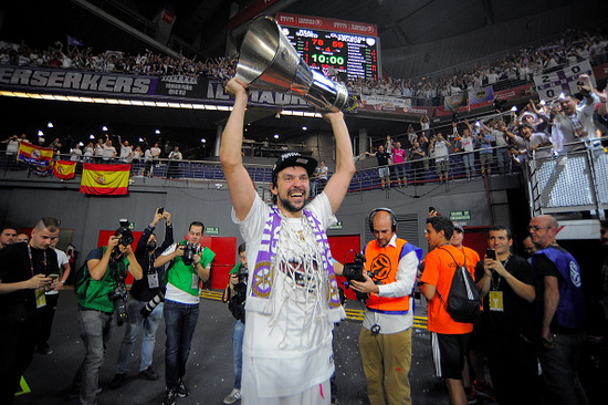 连输米兰马竞，齐沃赛后在更衣室与马洛塔和奥西利奥紧急开会（齐沃连负米兰、马竞，赛后更衣室与马洛塔、奥西利奥紧急会谈）