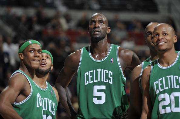 每体：巴萨让马丁替换德容出席发布会，以肯定前者的出色表现（每体：巴萨安排马丁顶替德容出席发布会，以示对其出色发挥的肯定）